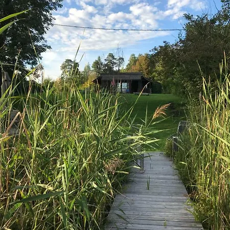 Сasa de vacaciones Charming Lakehouse